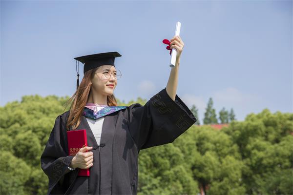 自成学历信息网：上班族提升学历的最佳途径